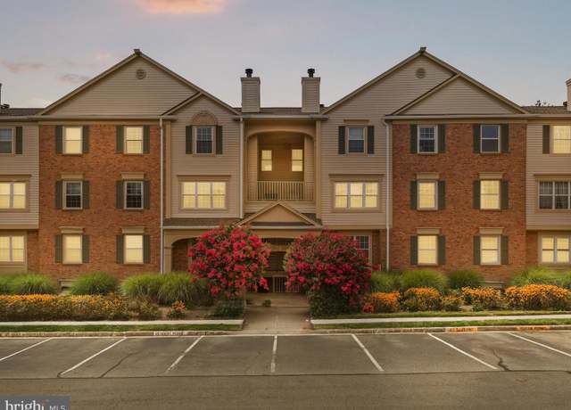 Property at 2812 Emma Lee St #303, Falls Church, VA 22042, 2 beds, 2.5 baths