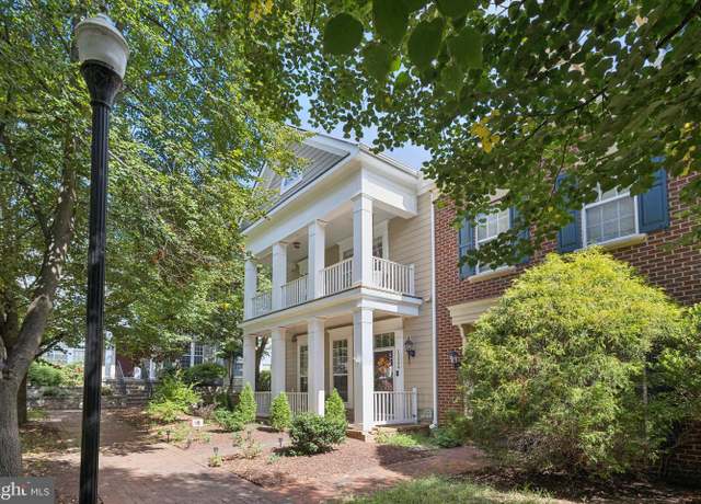 Property at 13806 Custis Sq, Woodbridge, VA 22191, 3 beds, 2.5 baths