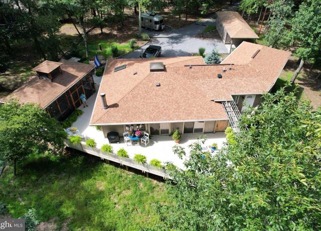 Property at 83 Shawnee Trl, Hedgesville, WV 25427, 3 beds, 3 baths