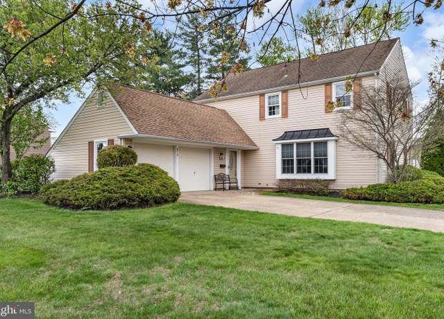Property at 878 Waterford Dr, Delran, NJ 08075, 4 beds, 2.5 baths