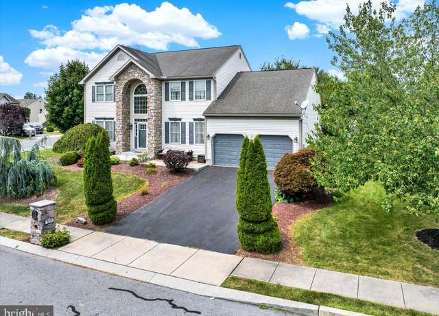 Property at 59 Versailles Ct, Reading, PA 19605, 4 beds, 2.5 baths