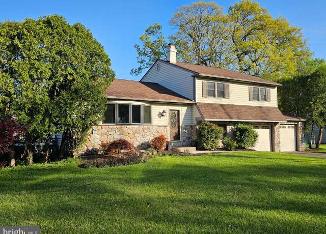 Property at 1200 Manor Dr, Warminster, PA 18974, 3 beds, 2.5 baths