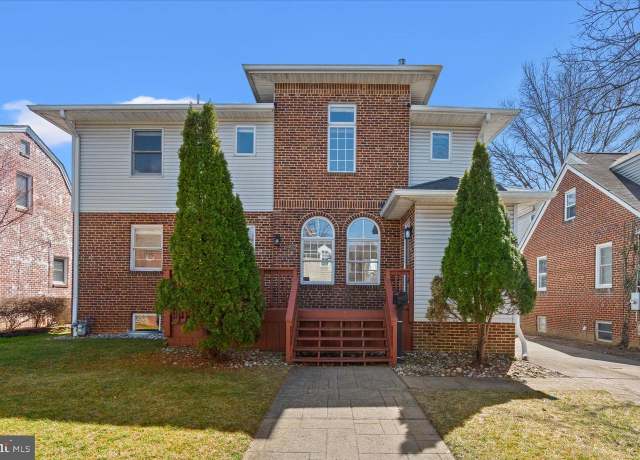 Property at 4822 25th Rd N, Arlington, VA 22207, 3 beds, 2 baths