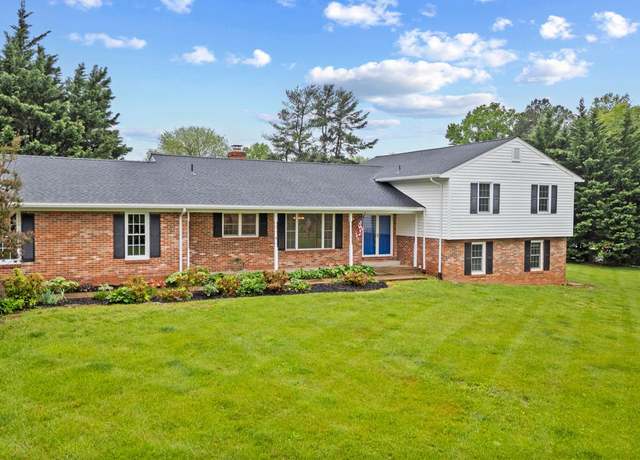 Property at 4000 Latham Dr, Haymarket, VA 20169, 4 beds, 3.5 baths