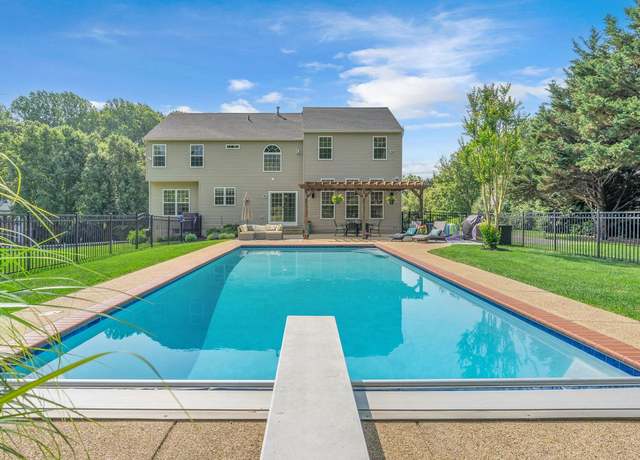 Property at 1725 Mayfair Ct, Huntingtown, MD 20639, 4 beds, 3 baths