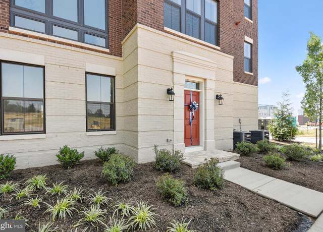 Property at 516 Harborview Dr, Oxon Hill, MD 20745, 3 beds, 4 baths
