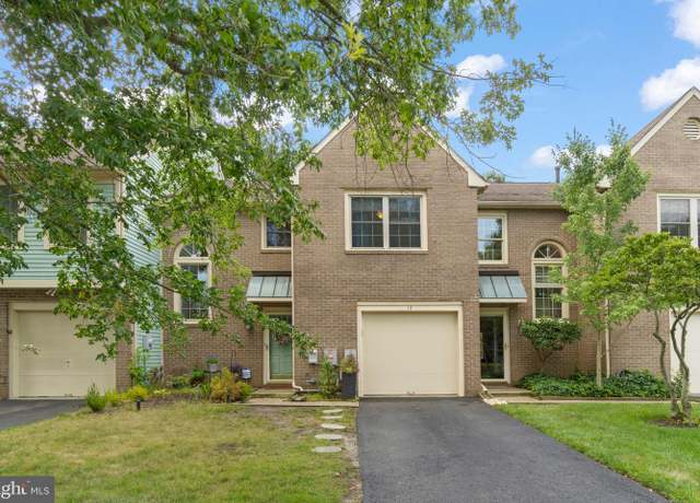 Property at 12 Dorset Dr, Medford, NJ 08055, 2 beds, 2.5 baths
