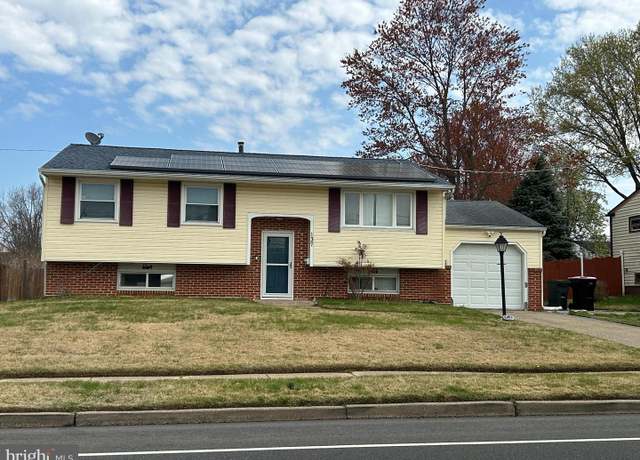 Property at 137 Kelly Driver Rd, Clementon, NJ 08021, 4 beds, 2 baths