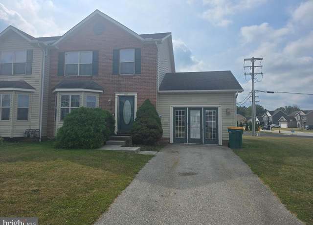 Property at 202 Skyview Cir, Hanover, PA 17331, 3 beds, 2.5 baths