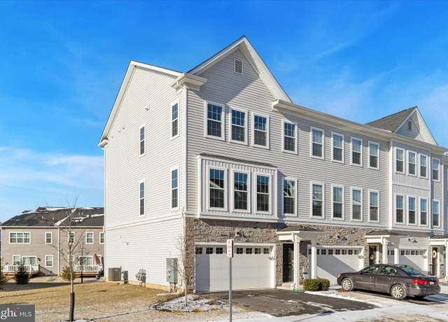 Property at 212 Red Leaf Ln, Exton, PA 19341, 3 beds, 2.5 baths