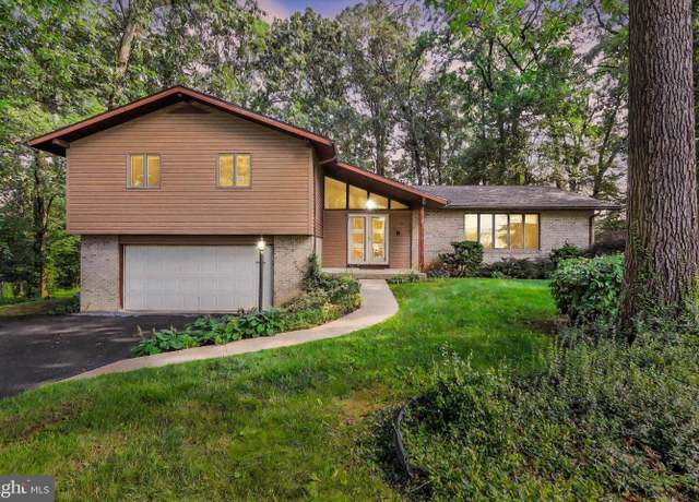 Property at 6126 Winged Foot Ct, Fayetteville, PA 17222, 4 beds, 2.5 baths