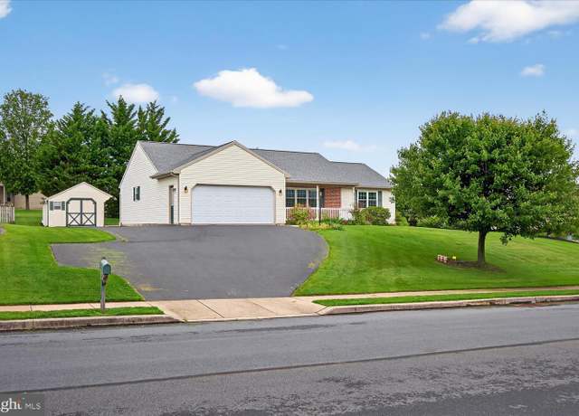 Property at 12 Rosemont Dr, Denver, PA 17517, 3 beds, 2 baths