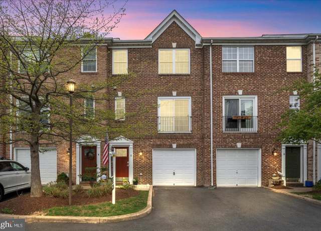 Property at 6 W Glebe Rd, Alexandria, VA 22305, 2 beds, 2.5 baths