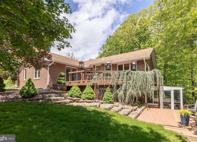 Property at 1134 Lakeview Dr, Cross Junction, VA 22625, 4 beds, 3 baths