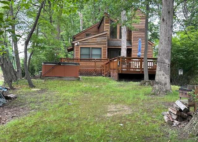 Property at 394 Park St SE, Vienna, VA 22180, 4 beds, 2.5 baths