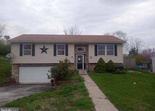 Property at 923 Oak Dr, Pottstown, PA 19464, 3 beds, 2.5 baths
