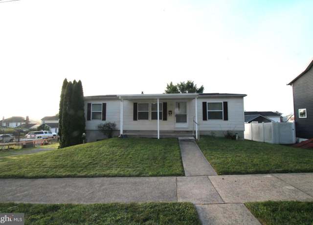 Property at 620 W 6th St, Lewistown, PA 17044, 3 beds, 2 baths