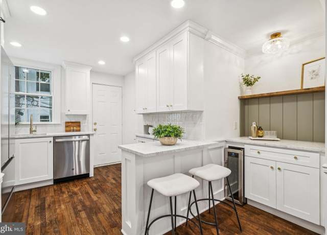 Property at 1935 S Hemberger St, Philadelphia, PA 19145, 3 beds, 1.5 baths
