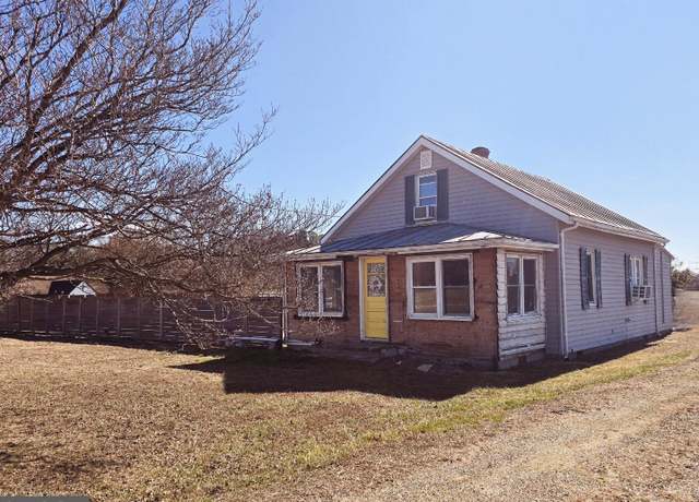 Property at 9452 Richmond Rd, Warsaw, VA 22572, 2 beds, 1 bath