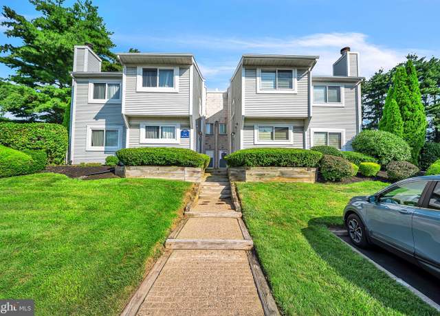 Property at 3 Hillcroft Way, Newtown, PA 18940, 2 beds, 2 baths