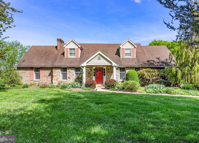 Property at 1073 Country Club Rd, West Chester, PA 19382, 4 beds, 3.5 baths