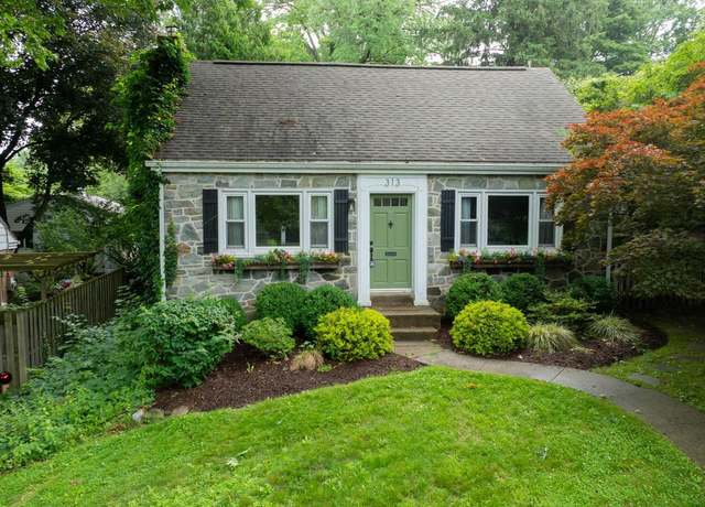 Property at 313 S President Ave, Lancaster, PA 17603, 4 beds, 2 baths