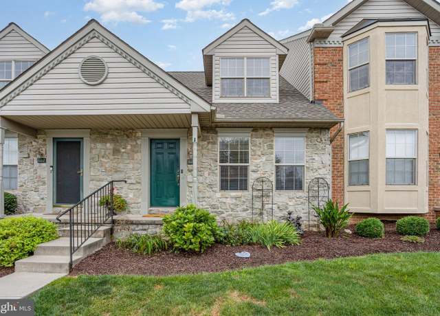 Property at 824 Cobblestone Ln, Lancaster, PA 17601, 2 beds, 2 baths