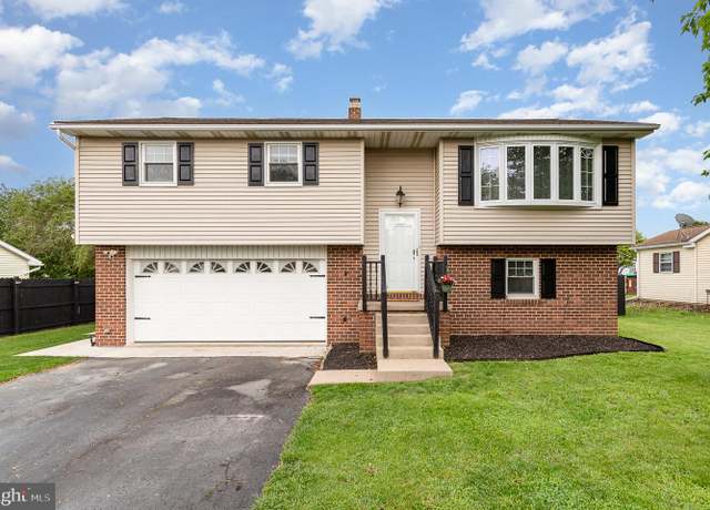 Property at 221 Lena Dr, York, PA 17408, 3 beds, 1.5 baths
