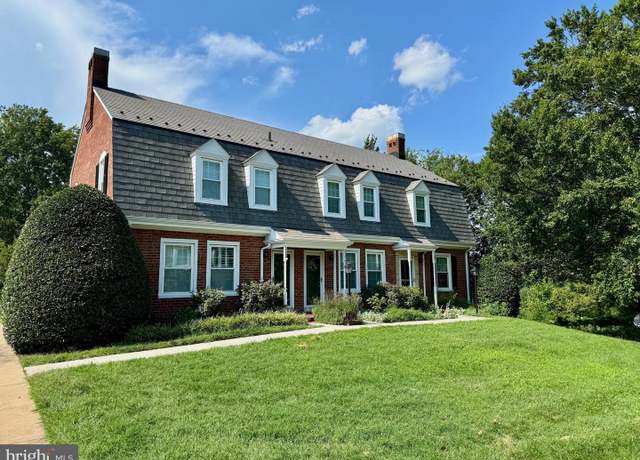 Property at 3337 S Wakefield St Unit B, Arlington, VA 22206, 2 beds, 2 baths