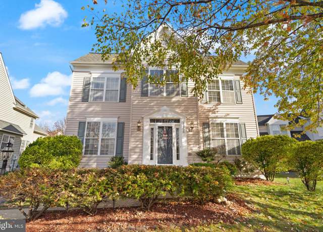Property at 25336 Ripleys Field Dr, Chantilly, VA 20152, 3 beds, 3.5 baths
