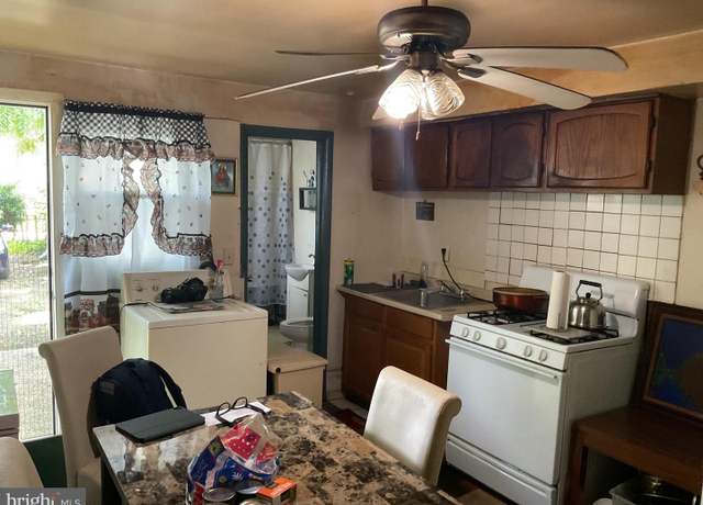 Property at 4702 Meade St NE, Washington, DC 20019, 2 beds, 1 bath