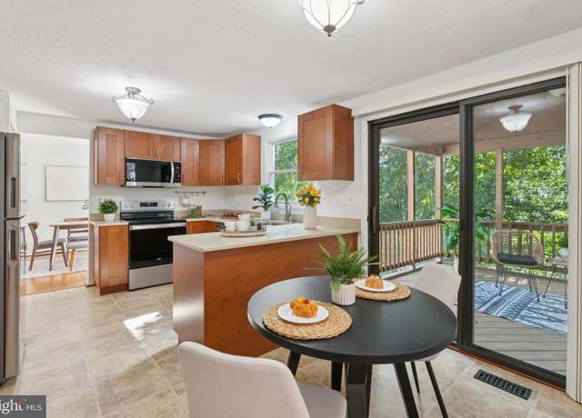Property at 14 Newbury Ct, Gaithersburg, MD 20882, 4 beds, 2.5 baths