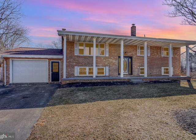 Property at 1606 Art Dr, Hanover, PA 17331, 4 beds, 2 baths