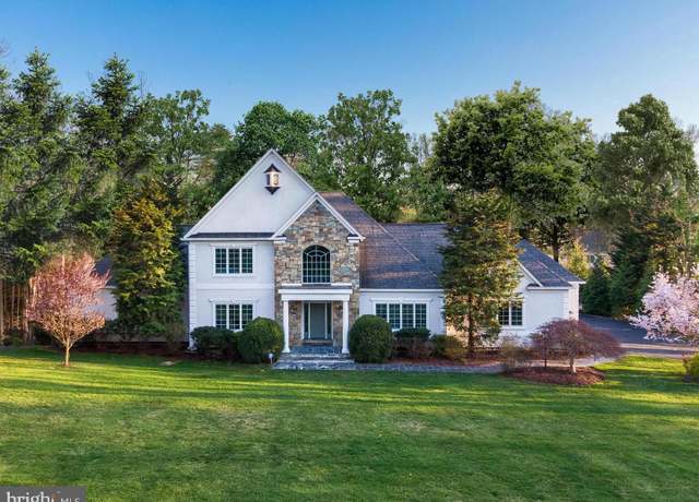 Property at 10595 Hannah Farm Rd, Oakton, VA 22124, 5 beds, 4.5 baths