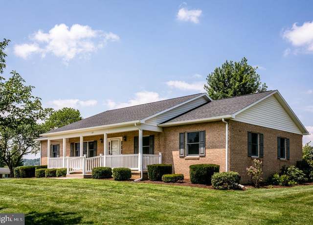 Property at 382 S Sunset Dr, Broadway, VA 22815, 3 beds, 2.5 baths
