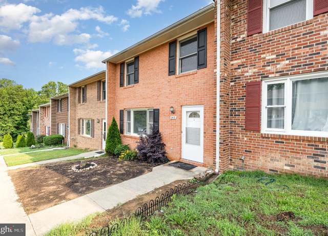Property at 242 Overlook Ct, Fredericksburg, VA 22405, 3 beds, 3 baths