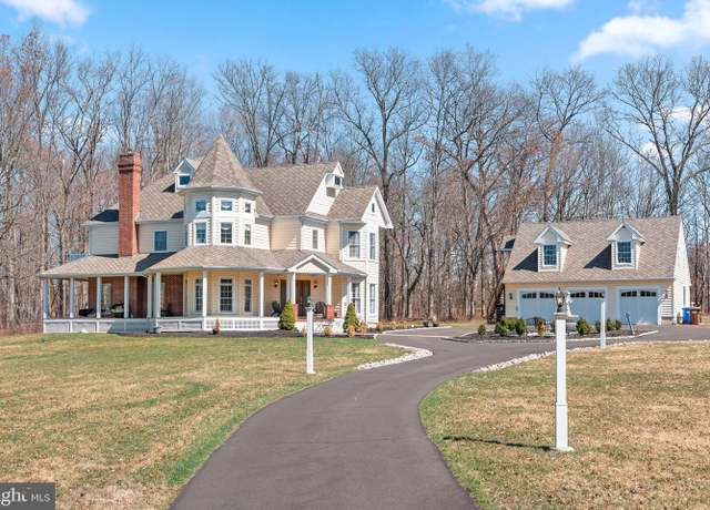 Property at 925 Park Ave, Newtown, PA 18940, 4 beds, 3.5 baths