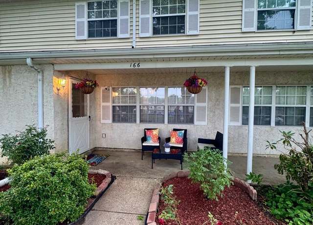 Property at 166 Chester Ct, Downingtown, PA 19335, 3 beds, 2.5 baths