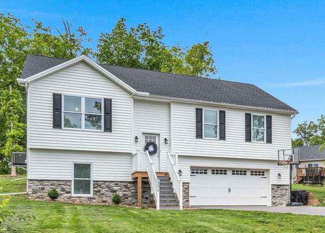 Property at 4079 Percy Ave, Chambersburg, PA 17202, 4 beds, 2.5 baths