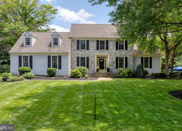 Property at 1110 Oakmont Dr, Lancaster, PA 17601, 4 beds, 3.5 baths