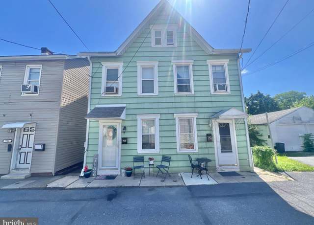 Property at 754 Limestone St, Catasauqua, PA 18032, 3 beds, 1 bath