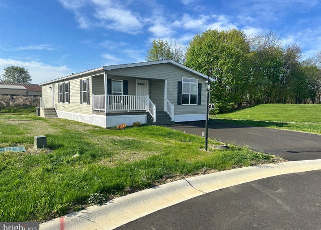 Property at 4 Evergreen Aly, Palmyra, PA 17078, 2 beds, 2 baths