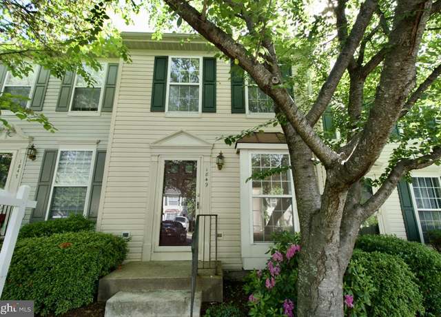 Property at 1849 Tiger Lily Cir, Woodbridge, VA 22192, 2 beds, 3.5 baths
