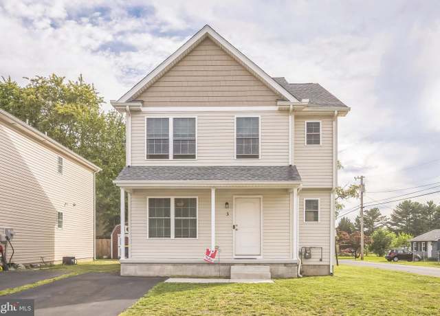 Property at 3 S Howard St, Smyrna, DE 19977, 3 beds, 2.5 baths