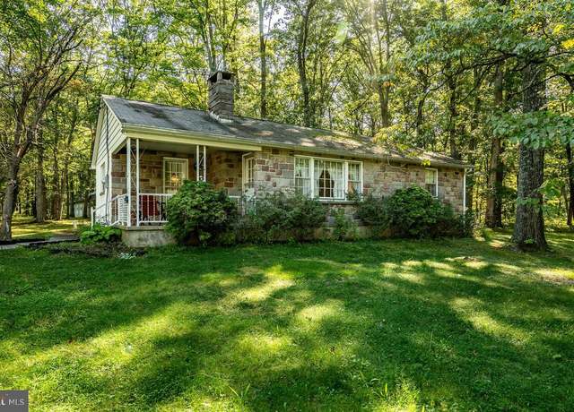 Property at 15 Brendas Way, Ottsville, PA 18942, 3 beds, 1.5 baths