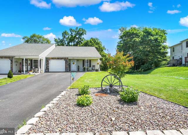 Property at 325 Pelham Ct, Carlisle, PA 17013, 3 beds, 2.5 baths