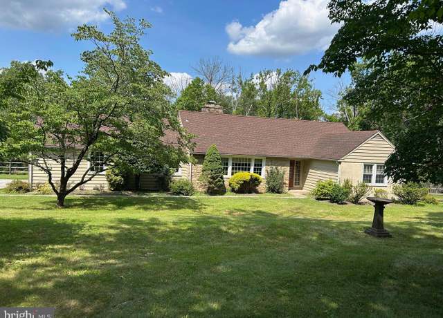Property at 327 Skippack Pike, Fort Washington, PA 19034, 3 beds, 2.5 baths