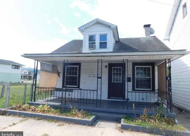 Property at 324 South Dorcas St, Lewistown, PA 17044, 4 beds, 1 bath