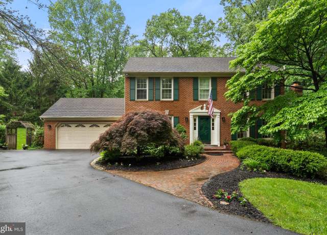 Property at 11100 Burywood Ln, Reston, VA 20194, 5 beds, 3.5 baths