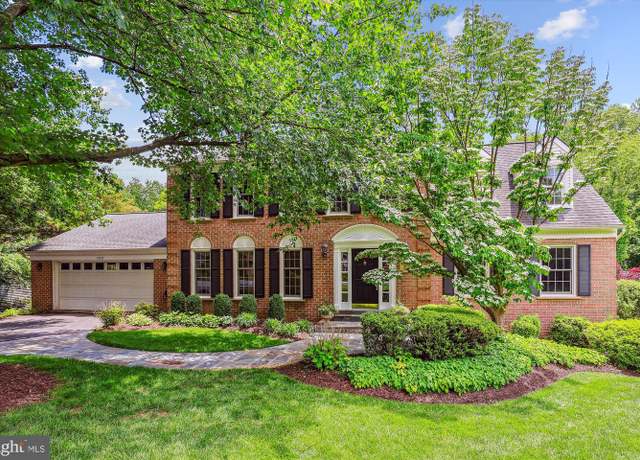 Property at 10127 Hillington Ct, Vienna, VA 22182, 5 beds, 3.5 baths